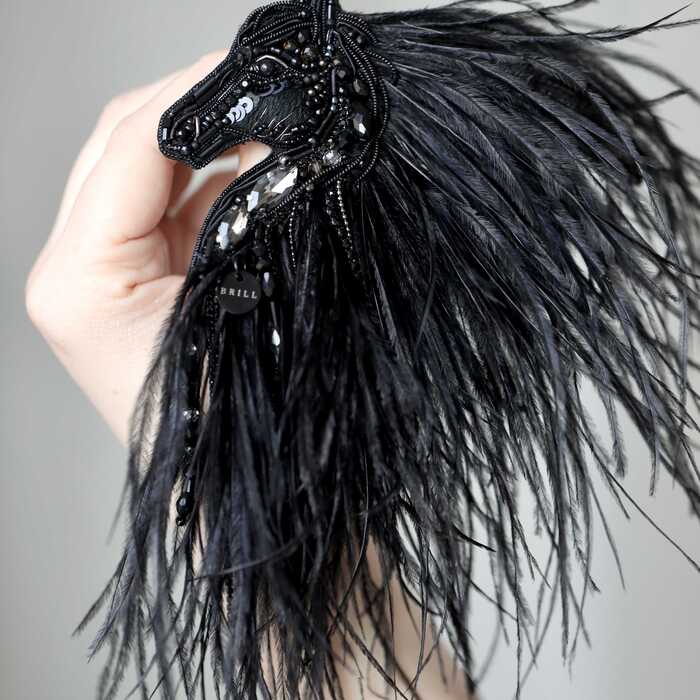 Лошадка Искра с гривой