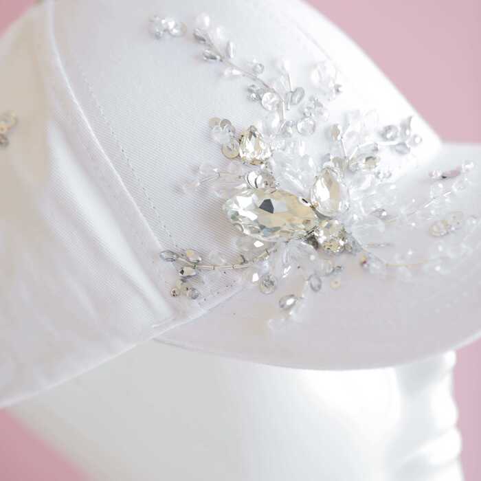 Кепка с вышивкой minimal