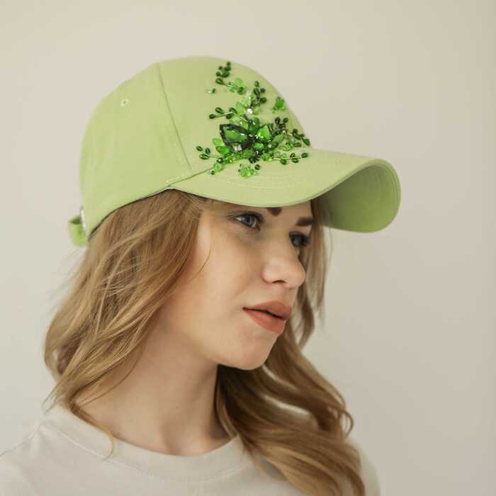 Кепка с вышивкой minimal