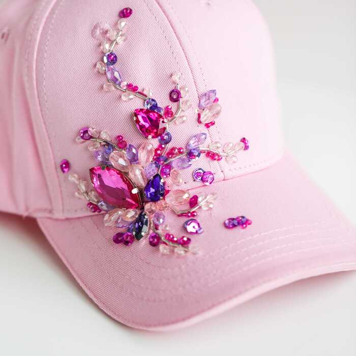 Кепка с вышивкой minimal