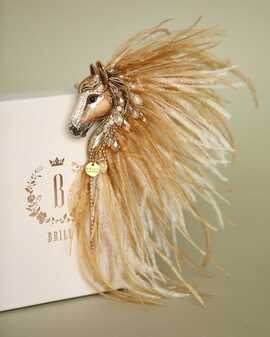 Лошадка Искра с гривой