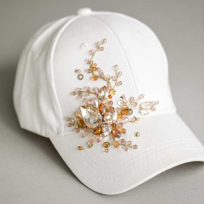 Кепка с вышивкой minimal