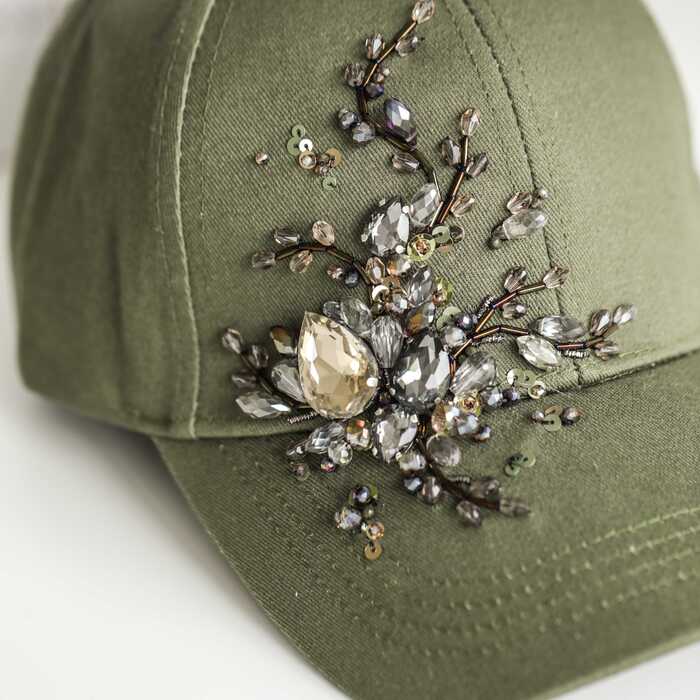 Кепка с вышивкой minimal