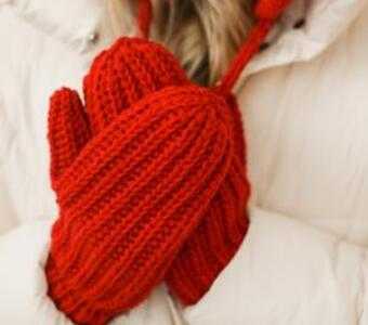 Вязаные варежки и митенки