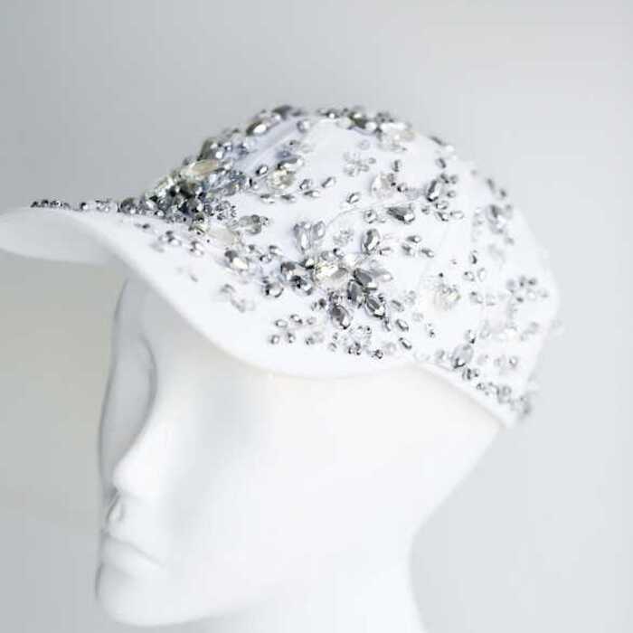 Кепка с массивной вышивкой 