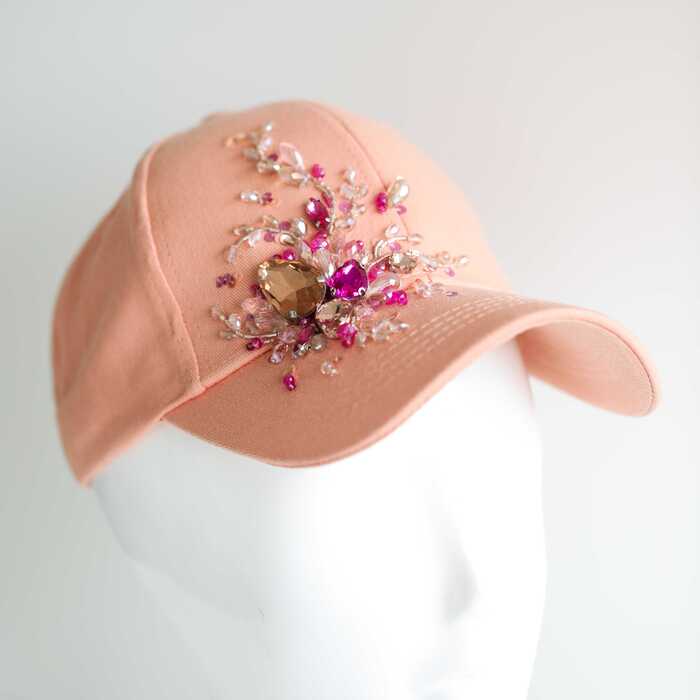 Кепка с вышивкой minimal