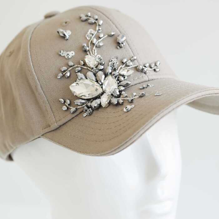 Кепка с вышивкой minimal