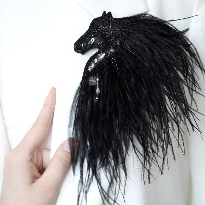 Лошадка Искра с гривой