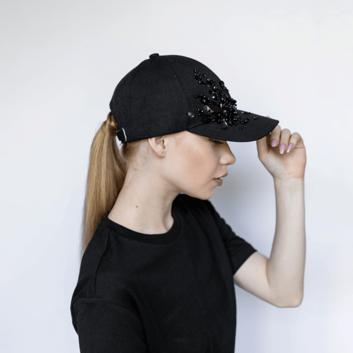 Кепка с вышивкой minimal