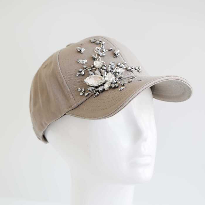 Кепка с вышивкой minimal