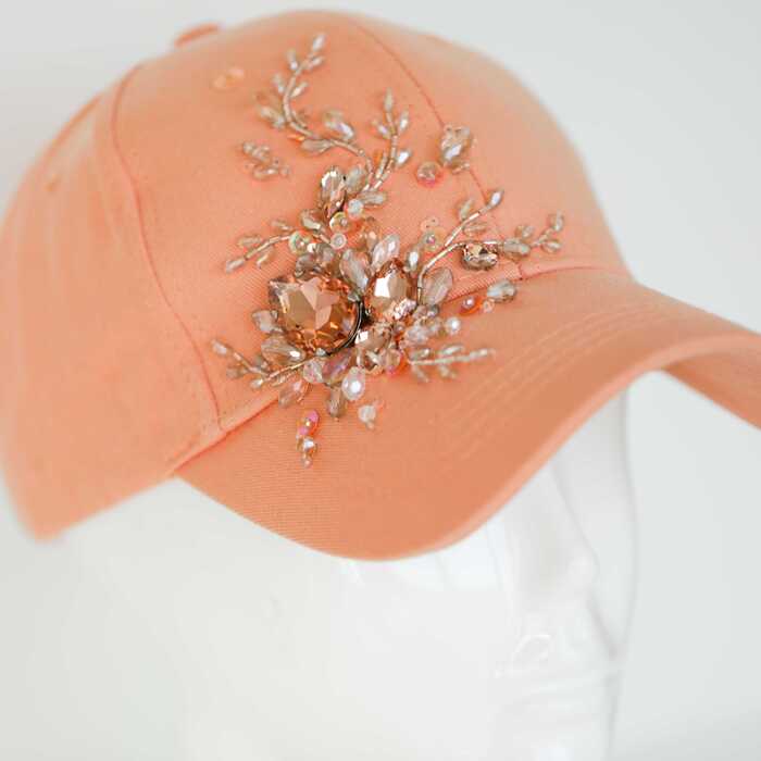 Кепка с вышивкой minimal