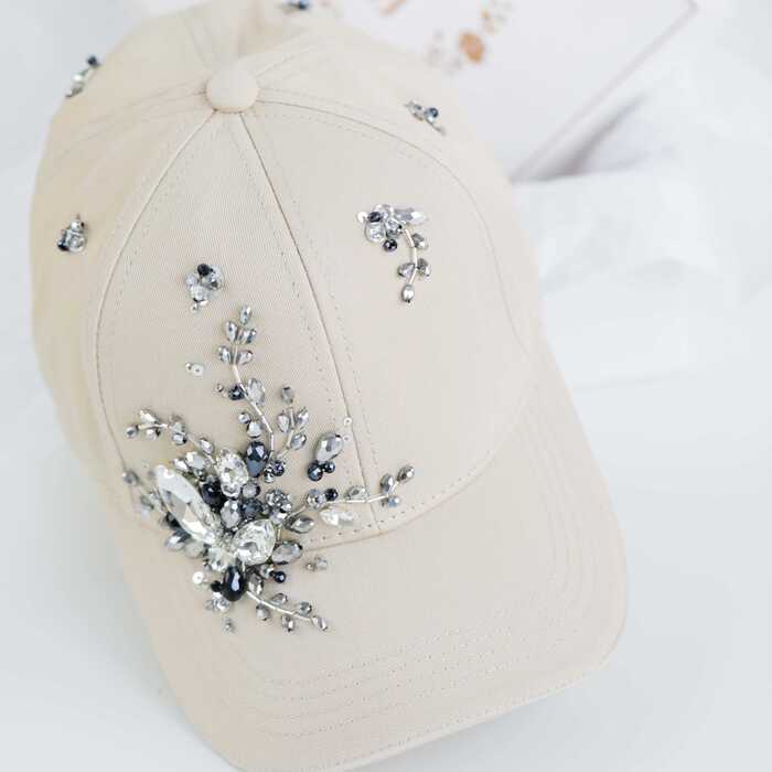 Кепка с вышивкой minimal