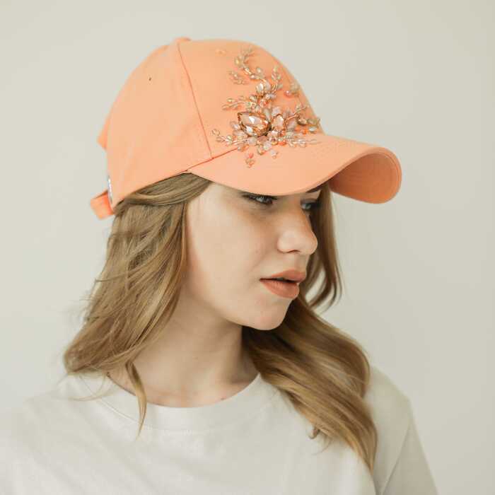 Кепка с вышивкой minimal