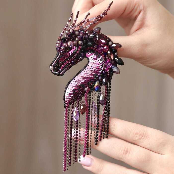 Дракон в цвете фуксия