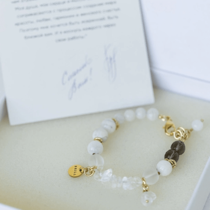 с лунным камнем