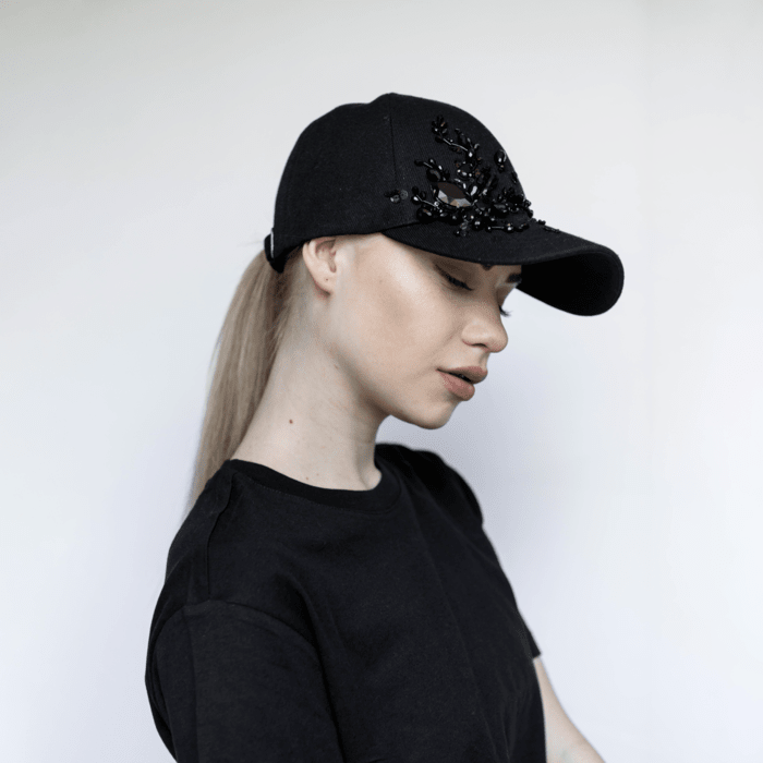 Кепка с вышивкой minimal