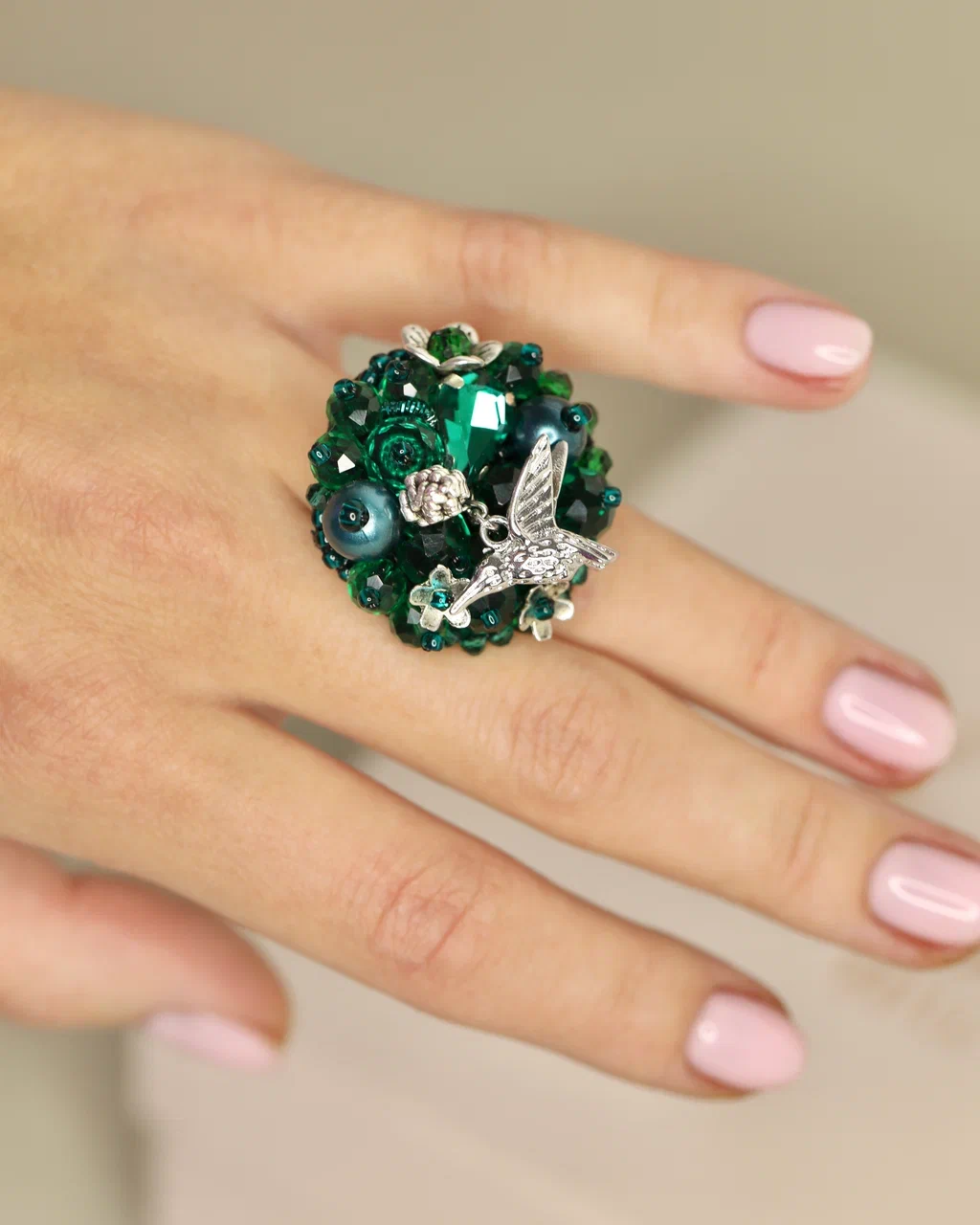 Мускат в изумрудном цвете