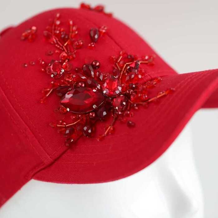 Кепка с вышивкой minimal