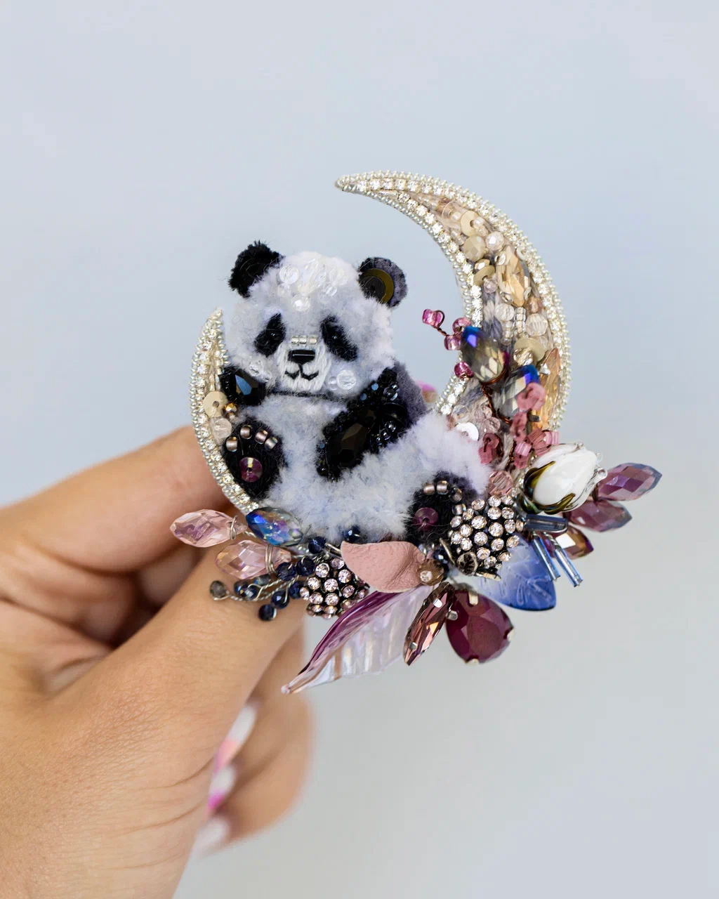 Панда на луне