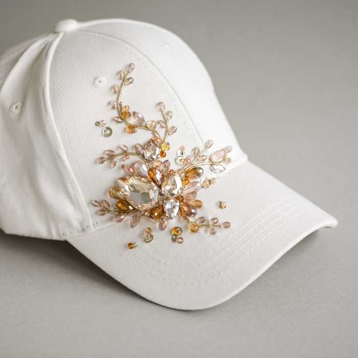 Кепка с вышивкой minimal