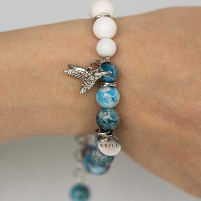 Колибри в синем апатите