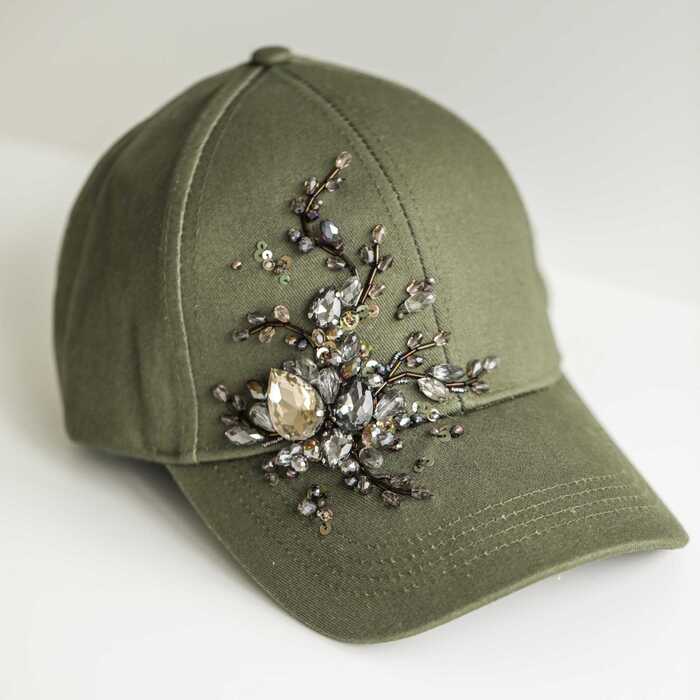 Кепка с вышивкой minimal