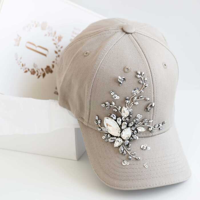 Кепка с вышивкой minimal