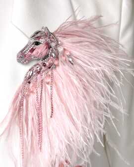 Лошадка Искра с гривой