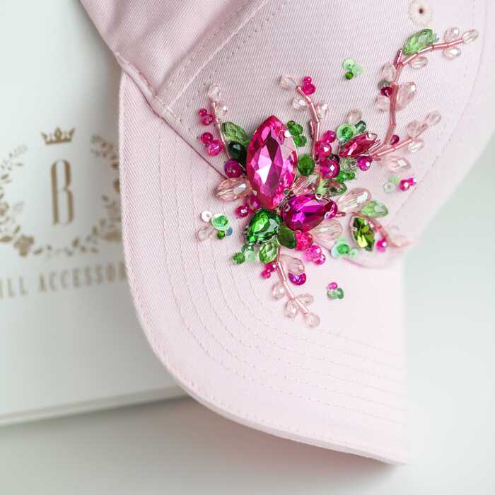 Кепка с вышивкой minimal