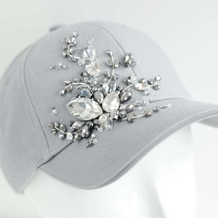 Кепка с вышивкой minimal