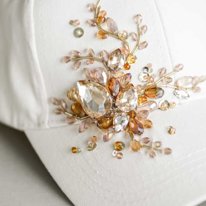 Кепка с вышивкой minimal