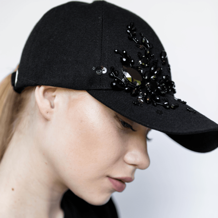 Кепка с вышивкой minimal