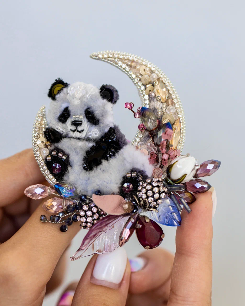 Панда на луне