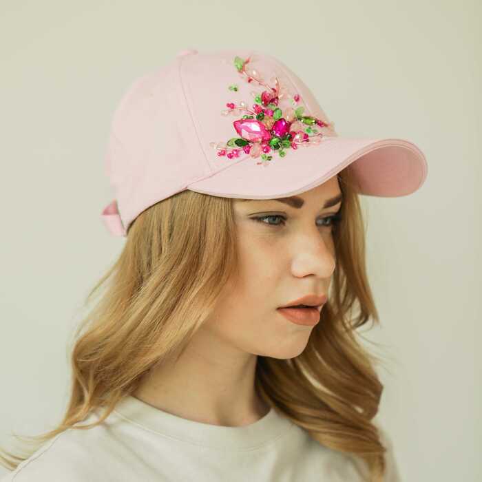 Кепка с вышивкой minimal