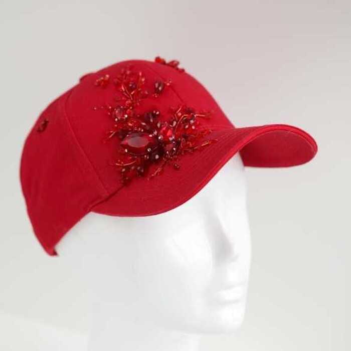 Кепка с вышивкой minimal