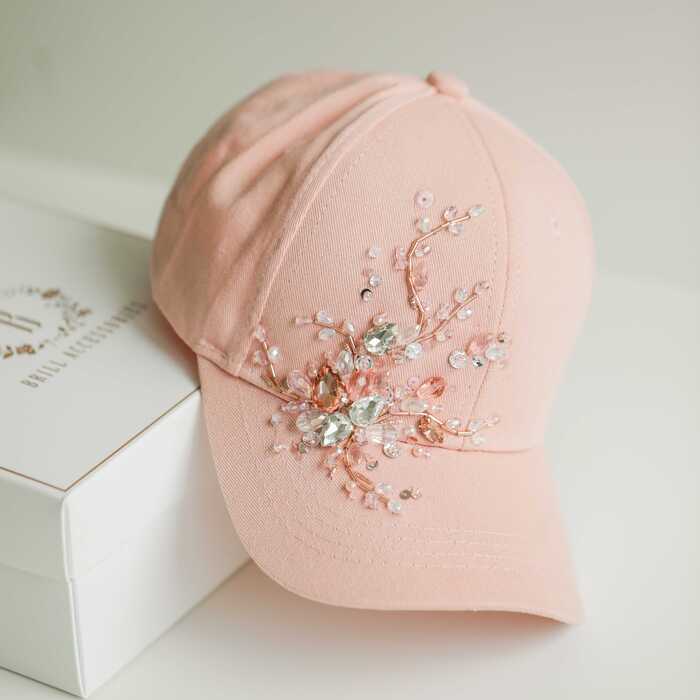 Кепка с вышивкой minimal