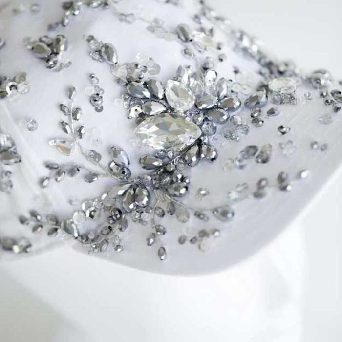 Кепка с массивной вышивкой 