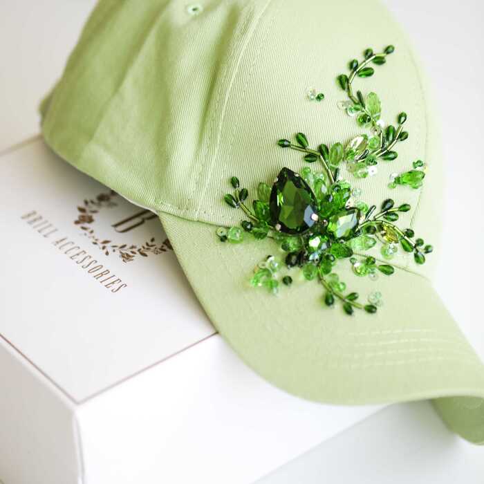 Кепка с вышивкой minimal