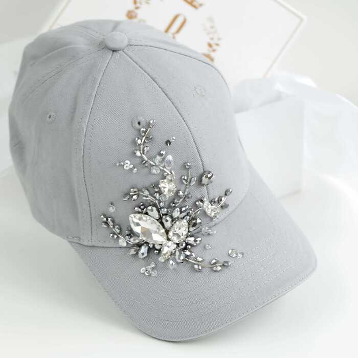 Кепка с вышивкой minimal