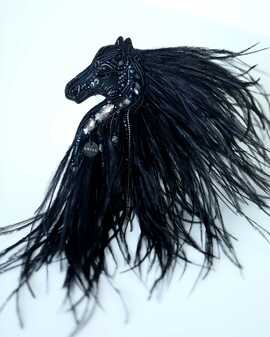 Лошадка Искра с гривой