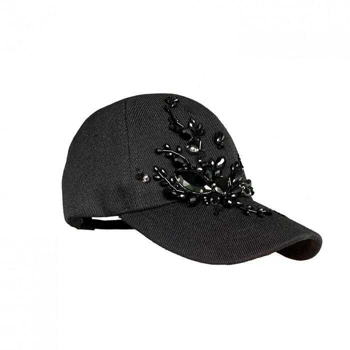 Кепка с вышивкой minimal