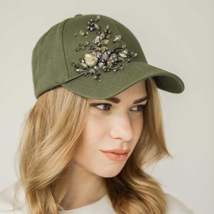 Кепка с вышивкой minimal