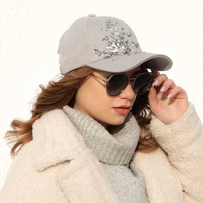 Кепка с вышивкой minimal