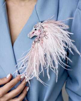 Лошадка Искра с гривой