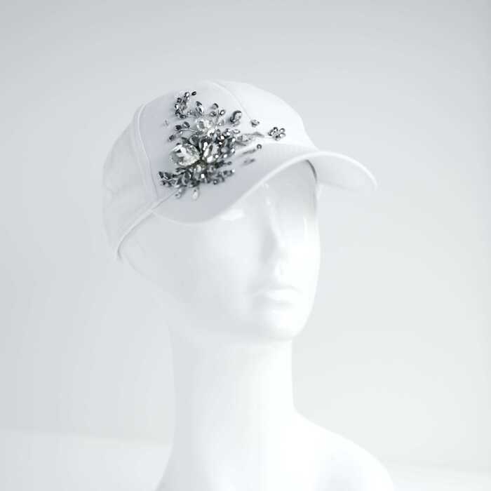 Кепка с вышивкой minimal