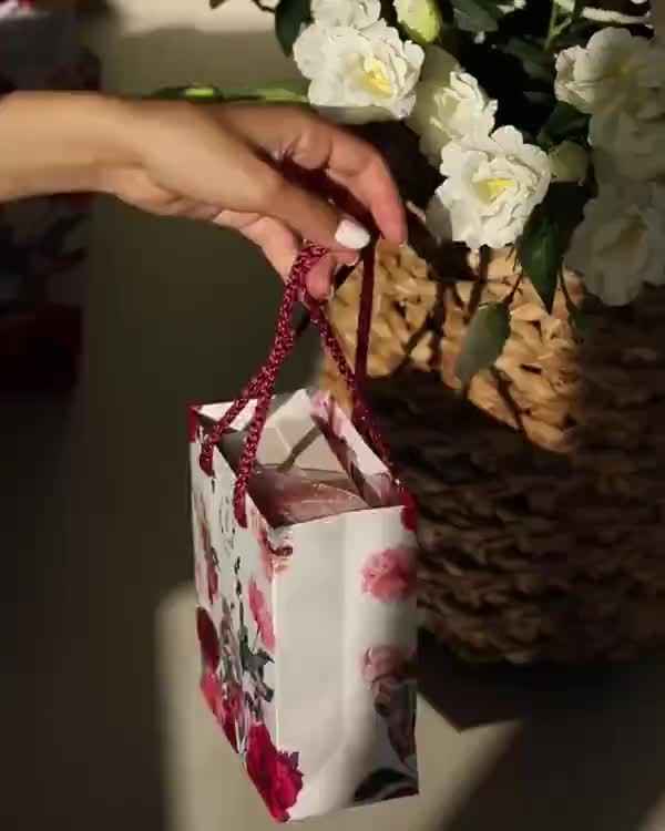 Подарочная коробка и пакет